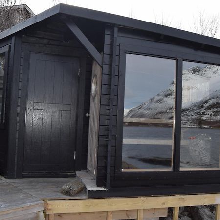 Nydelig Hytte Med Fantastisk Beliggenhet Ved Sjoen Villa Laupstad Bagian luar foto