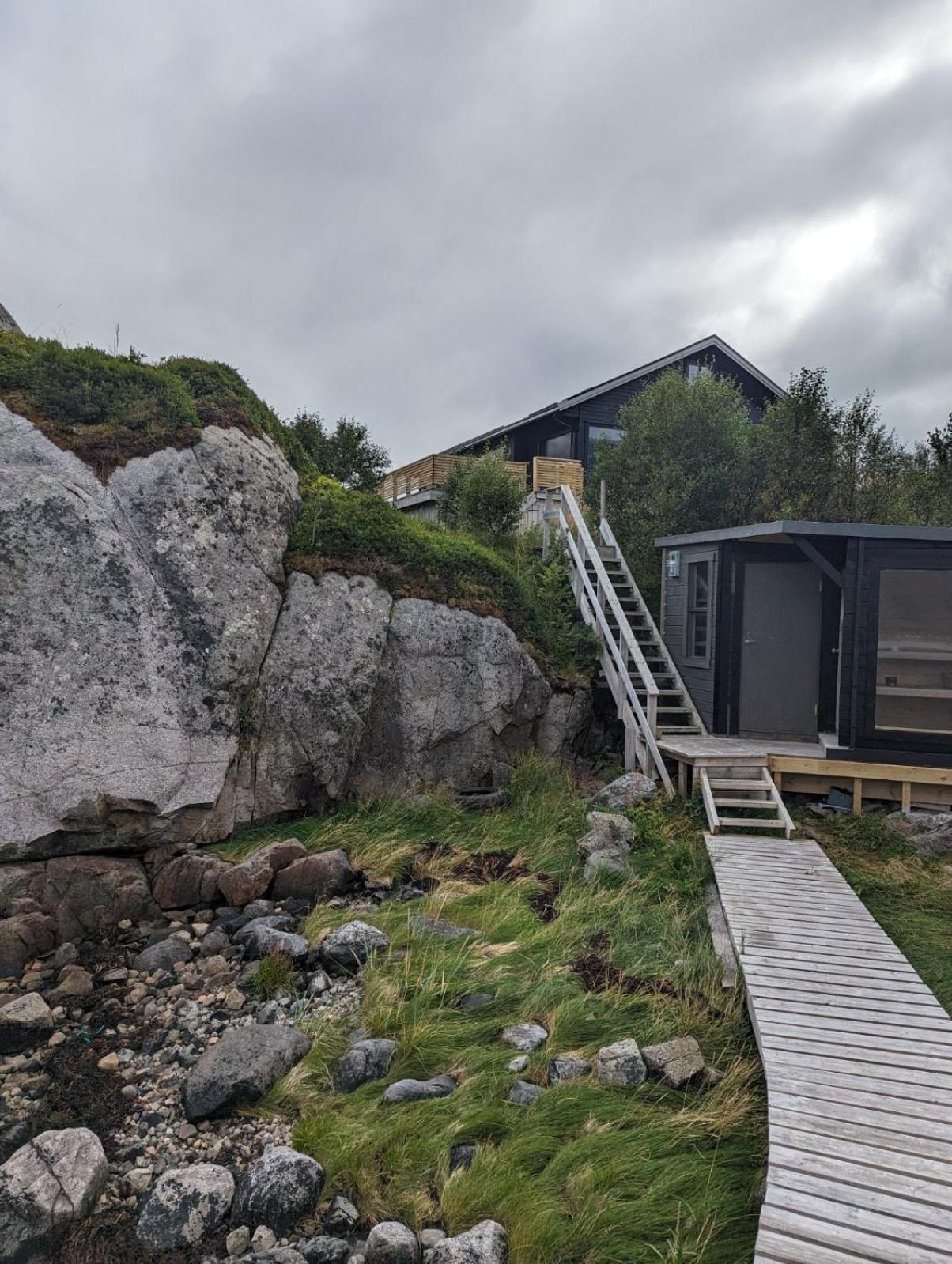 Nydelig Hytte Med Fantastisk Beliggenhet Ved Sjoen Villa Laupstad Bagian luar foto